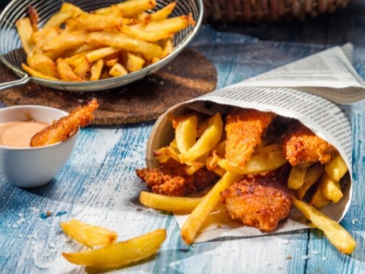 Chez COMATEC, on célèbre l’icône croustillante de la street food : la frite